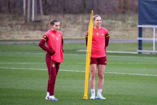 Frankfurt am Main, Deutschland 24. Februar 2026: Vorbereitung auf das Frauen WM-Qualifikationsspiel Deutschland vs. Slovenien - Training Im Bild: v.li. Carlotta Wamser (Deutschland) und Rebecca Knaak (Deutschland) Copyright: HMBxMedia MadeleinexFantini