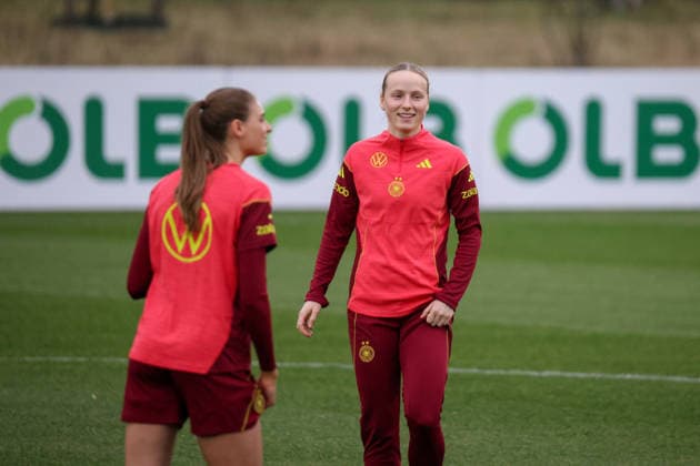 Frankfurt am Main, Deutschland 24. Februar 2026: Vorbereitung auf das Frauen WM-Qualifikationsspiel Deutschland vs. Slovenien - Training Im Bild: Franziska Kett (Deutschland) lächelnd Copyright: HMBxMedia MadeleinexFantini