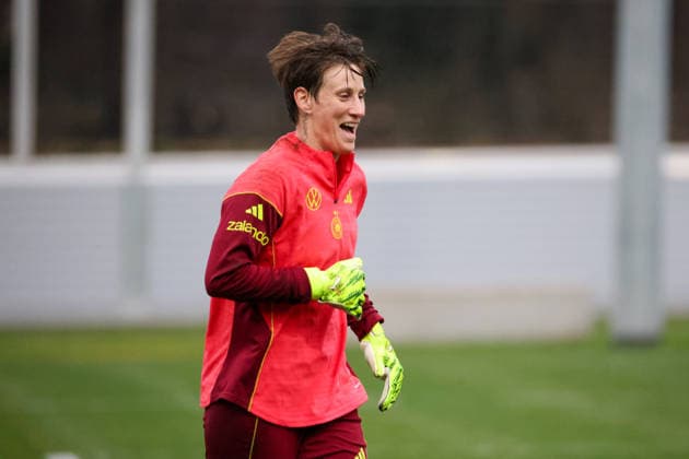 Frankfurt am Main, Deutschland 24. Februar 2026: Vorbereitung auf das Frauen WM-Qualifikationsspiel Deutschland vs. Slovenien - Training Im Bild: Torhüterin Ann-Katrin Berger (Deutschland) beim Training in Frankfurt Copyright: HMBxMedia MadeleinexFantini
