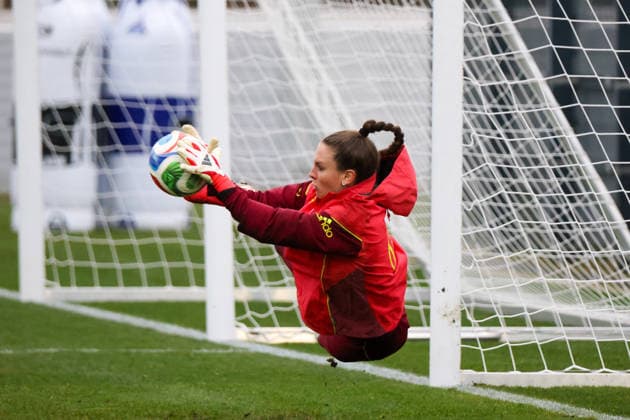 Frankfurt am Main, Deutschland 24. Februar 2026: Vorbereitung auf das Frauen WM-Qualifikationsspiel Deutschland vs. Slovenien - Training Im Bild: Torhüterin Ena Mahmutovic (Deutschland) beim Training in Frankfurt Copyright: HMBxMedia MadeleinexFantini