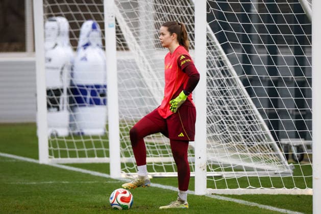 Frankfurt am Main, Deutschland 24. Februar 2026: Vorbereitung auf das Frauen WM-Qualifikationsspiel Deutschland vs. Slovenien - Training Im Bild: Torhüterin Stina Johannes (Deutschland) beim Training in Frankfurt Copyright: HMBxMedia MadeleinexFantini