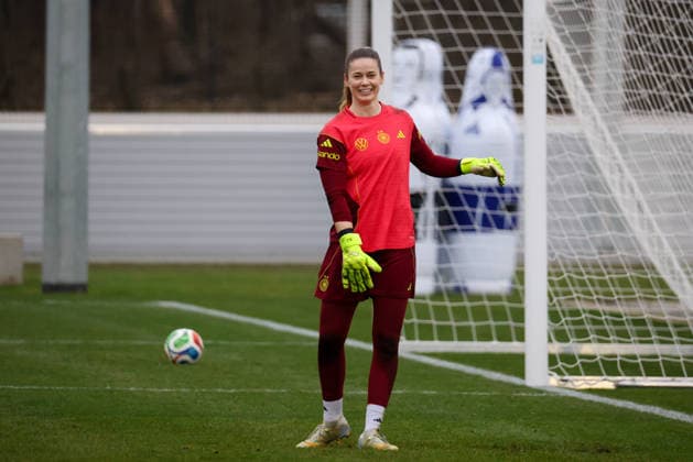 Frankfurt am Main, Deutschland 24. Februar 2026: Vorbereitung auf das Frauen WM-Qualifikationsspiel Deutschland vs. Slovenien - Training Im Bild: Torhüterin Stina Johannes (Deutschland) beim Training in Frankfurt Copyright: HMBxMedia MadeleinexFantini