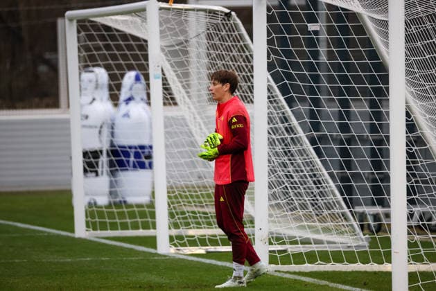 Frankfurt am Main, Deutschland 24. Februar 2026: Vorbereitung auf das Frauen WM-Qualifikationsspiel Deutschland vs. Slovenien - Training Im Bild: Torhüterin Ann-Katrin Berger (Deutschland) beim Training in Frankfurt Copyright: HMBxMedia MadeleinexFantini