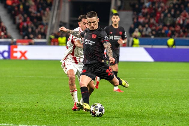 UEFA Champions League 2025 2026 Bayer 04 Leverkusen vs. Olympiakos Piräus, Play-Offs Rückrunde, Dienstag, 23.02.2026 BayArena (Nordrhein-Westfalen, Deutschland) Alejandro Grimaldo ( 20) Copyright: xCelinaxLeiersx