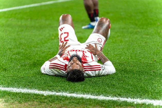 UEFA Champions League 2025 2026 Bayer 04 Leverkusen vs. Olympiakos Piräus, Play-Offs Rückrunde, Dienstag, 23.02.2026 BayArena (Nordrhein-Westfalen, Deutschland) Rodinei (Olympiakos Piräus, 23) Verletzung am Boden Copyright: xCelinaxLeiersx