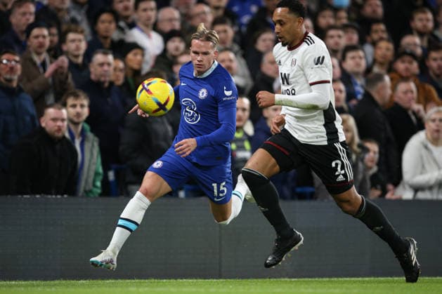 Chelsea FC v Fulham FC - Premier League Mykhaylo Mudryk of Chelsea and Kenny Tete of Fulham in action during the Premier League match between Chelsea and Fulham FC at Stamford Bridge on February 03, 2023 in London, England. London Stamford Bridge England United Kingdom Copyright: xAllstarxPicturexLibraryxLtdx