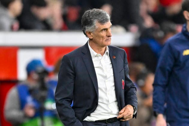 Jose Luis Mendilibar (Piraeus) unzufrieden enttäuscht enttaeuscht niedergeschlagen frustriert, 24.02.2026 Fussball Champions League, Bayer Leverkusen vs Olympiakos Piraeus, BayArena, Leverkusen,