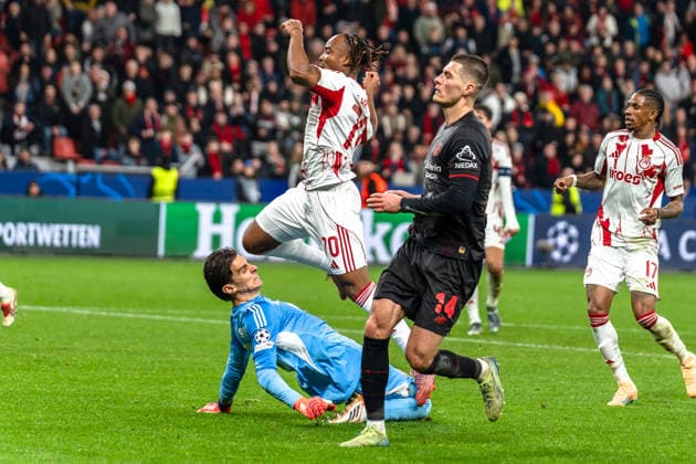 UEFA Champions League 2025 2026 Bayer 04 Leverkusen vs. Olympiakos Piräus, Play-Offs Rückrunde, Dienstag, 23.02.2026 BayArena (Nordrhein-Westfalen, Deutschland) Konstantinos Tzolakis (Olympiakos Piräus, 88) Gelson Martins (Olympiakos Piräus, 10) Patrik Schick ( 14) Copyright: xCelinaxLeiersx