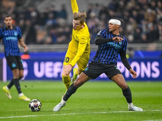 Jens Petter Hauge (FK Bodo Glimt) und Manuel Akanji (FC Internazionale Milano) battle for the ball during the UEFA Champions League 2025 26 League Knockout Play-off Second Leg match between FC Internazionale Milano and FK Bodo Glimt at Stadio San Siro on February 24, 2026 in Milan, Italy. (Photo by Harry Langer DeFodi Images) -