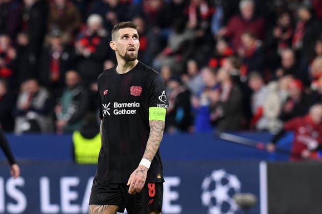 Robert Andrich (Bayer 04 Leverkusen) schaut waehrend des Spiels der UEFA Champions League 2025 26, Play-offs, Rückspiel zwischen Bayer 04 Leverkusen und Olympiakos Piräus, BayArena am 24. February 2026 in Leverkusen, Deutschland. (Foto von Ralf Treese DeFodi Images) +++ Robert Andrich (Bayer 04 Leverkusen) looks on during the UEFA Champions League 2025 26 League Knockout Play-off Second Leg match between Bayer 04 Leverkusen and Olympiacos FC at BayArena on February 24, 2026 in Leverkusen, Germany. (Photo by Ralf Treese DeFodi Images) -