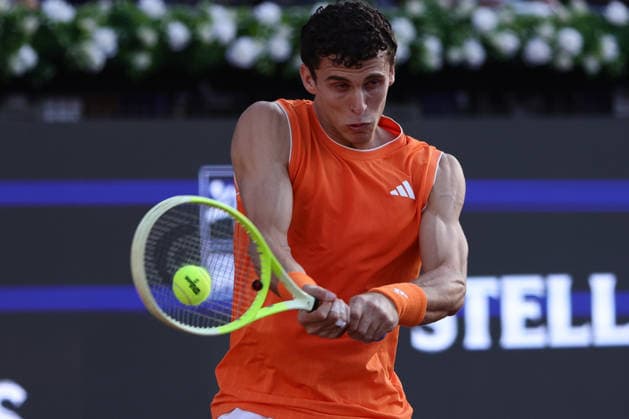 Tenis, Juan Cerundolo vs Crisitan Garin El tenista Juan Cerundolo de Argentina regresa la bola en contra de Crisitan Garin de Chile por el ATP, Tennis Herren 250 de Santiago 2024 en el Club Deportivo San Carlos de Apoquindo en Santiago, Chile. 24 02 2026 Felipe Zanca Photosport Tennis, Juan Cerundolo vs Crisitan Garin The tennis player Juan Cerundolo of Argentina return de ball against of Crisitan Garin of Chile in the match for the ATP 250 Santiago 2024 at the Club Deportivo San Carlos de Apoquindo in Santiago, Chile. 24 02 2026 Felipe Zanca Photosport Juan Cerundolo vs Crisitan Garin, ATP 250 Santiago 2026 