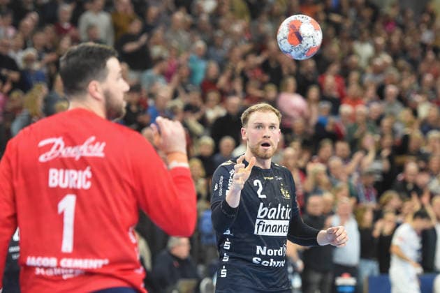 Handball I Herren I Saison 2025-2026 I EHF European League I Hauptrunde I 2. Spieltag I SG Flensburg-Handewitt - Montpellier HB I 24.02.2026 von links Benjamin Buric (1, SG Flensburg-Handewitt), Simon Pytlick (2, SG Flensburg-Handewitt) Copyright: xLobeca JanxKirschnerx