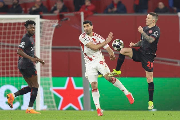 Mehdi Taremi (Olympiacos FC) und Alejandro Grimaldo (Bayer 04 Leverkusen) battle for the ball during the UEFA Champions League 2025 26 League Knockout Play-off Second Leg match between Bayer 04 Leverkusen and Olympiacos FC at BayArena on February 24, 2026 in Leverkusen, Germany. (Photo by Oliver Kaelke DeFodi Images) -