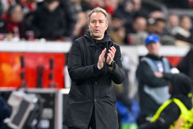 Kasper Hjulmand (Leverkusen) applaudiert, Mimik starker Gesichtsausdruck Emotion. 24.02.2026 Fussball Champions League, Bayer Leverkusen vs Olympiakos Piraeus, BayArena, Leverkusen,