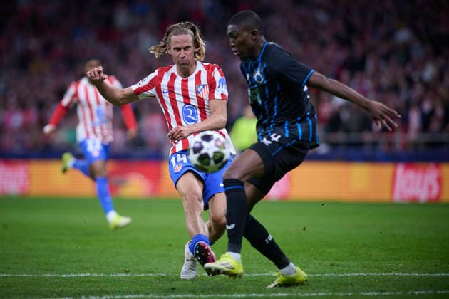 Atletico de Madrid s Marcos Llorente (l) and Club Brugge KV s Joel Ordonez during Champions League 2025 2026, KO play-offs 2nd leg match. February 24 ,2026. (20260224173)