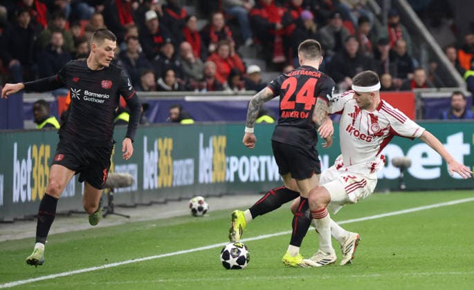 v.l. Patrick Schick (Bayer Leverkusen, 14), Aleix Garcia (Bayer Leverkusen, 24), Lorenzo Pirola (Olympiakos Piraeus 05) GER, Bayer 04 Leverkusen vs. Olympiakos Piraeus, Fussball, Champions League, Play-offs, Rueckspiel, Spielzeit 2025 2026, 24.02.2026 GER, Bayer 04 Leverkusen vs. Olympiakos Piraeus, Fussball, Champions League, Play-offs, Rueckspiel, Spielzeit 2025 2026, 24.02.2026 Leverkusen Copyright: xEibner-Pressefotox xThomasxStoecx EP_TSR