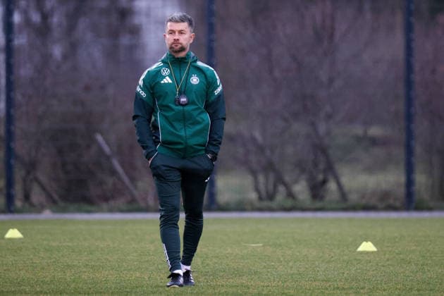 Frankfurt am Main, Deutschland 24. Februar 2026: Vorbereitung auf das Frauen WM-Qualifikationsspiel Deutschland vs. Slovenien - Training der U23 Fußballnationalmannschaft der Frauen Im Bild: Bundestrainer Michael Urbansy (U23 Deutschland) Copyright: HMBxMedia MadeleinexFantini