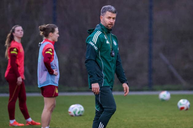Frankfurt am Main, Deutschland 24. Februar 2026: Vorbereitung auf das Frauen WM-Qualifikationsspiel Deutschland vs. Slovenien - Training der U23 Fußballnationalmannschaft der Frauen Im Bild: Bundestrainer Michael Urbansky (U23 Deutschland) Copyright: HMBxMedia MadeleinexFantini