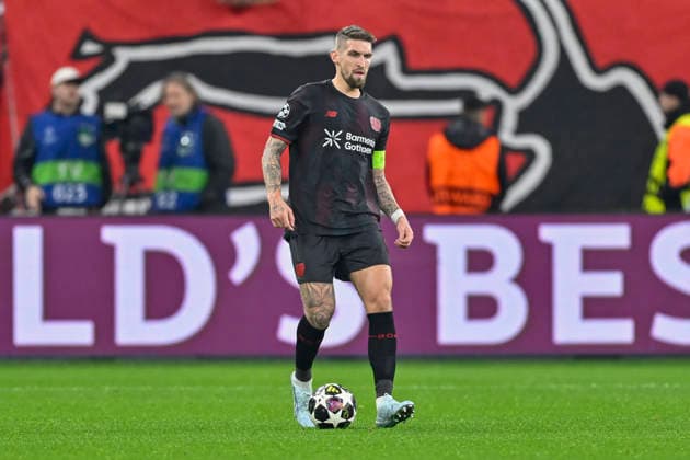 Robert Andrich (Leverkusen 8) Aktion . Einzelbild . Freisteller . 24.02.2026 Fussball Champions League, Bayer Leverkusen vs Olympiakos Piraeus, BayArena, Leverkusen,
