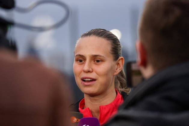 Frankfurt am Main, Deutschland 24. Februar 2026: Vorbereitung auf das Frauen WM-Qualifikationsspiel Deutschland vs. Slovenien - Interview nach Training Im Bild: Klara Bühl Buehl (Deutschland) beim Interview nach dem Training in Frankfurt Copyright: HMBxMedia MadeleinexFantini