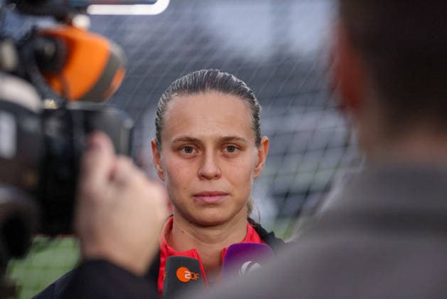 Frankfurt am Main, Deutschland 24. Februar 2026: Vorbereitung auf das Frauen WM-Qualifikationsspiel Deutschland vs. Slovenien - Interview nach Training Im Bild: Klara Bühl Buehl (Deutschland) beim Interview nach dem Training in Frankfurt Copyright: HMBxMedia MadeleinexFantini
