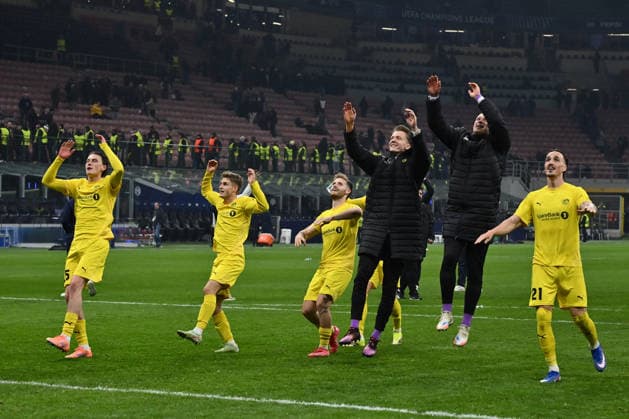 CALCIO - UEFA Champions League - Inter - FC Internazionale vs FK Bodo Glimt F.K. Bodo Glimt players greets the supporters at the end of the UEFA Champions League 2025 26 League Knockout Play-off Second Leg match between F.C. Inter and FK Bodo Glimt at the San Siro Stadium on February 24, 2026 in Milan, Italy. Milan Italy  Copyright: xIPAxSport ABACAx