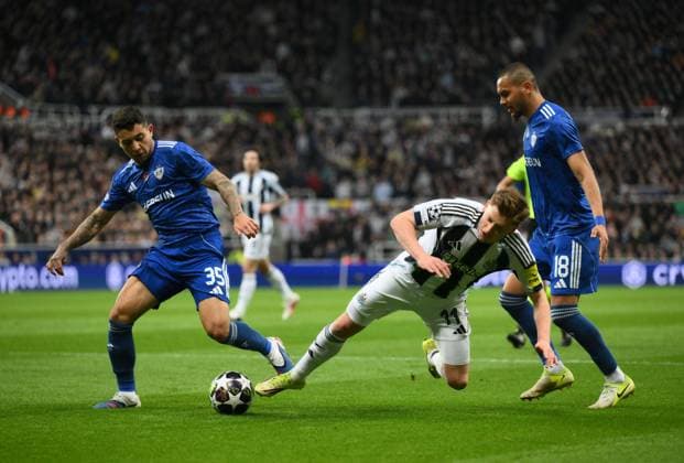 Pedro Bicalho of Qarabag (left) and Harvey Barnes of Newcastle United Newcastle United v Qarabag, UEFA Champions League, Knockout Round Play-Offs, Second Leg, Football, St James Park, Newcastle, UK - 24 Feb 2026Newcastle St James Park Azerbaijan EDITORIAL USE ONLY No use with unauthorised audio, video, data, fixture lists, club league logos or live services. Online in-match use limited to 120 images, no video emulation. No use in betting, games or single club league player publications. Copyright: xRichardxLee Shutterstockx 16693044cm