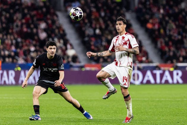 UEFA Champions League: Bayer 04 Leverkusen - Olympiacos FC; 24.02.2026 Niklas Lomb (Bayer 04 Leverkusen, 36), Dani Garcia (Olympiacos FC, 14) UEFA Champions League: Bayer 04 Leverkusen - Olympiacos FC; BayArena, Leverkusen; 24.02.2026 Copyright: xBEAUTIFULxSPORTS Buriakovx