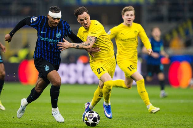 260224 Manuel Akanji of Inter and Andreas Helmersen of Bodo Glimt during the UEFA Champions League football match between Inter and Bodo Glimt on February 24, 2026 in Milan. Photo: Marius Simensen BILDBYRAN COP 238 MM0057 bbeng bodo glimt fc internazionale milano football fotball fotboll inter mesterligaen soccer uefa champions league Copyright: MARIUSxSIMENSEN BB260224BB678