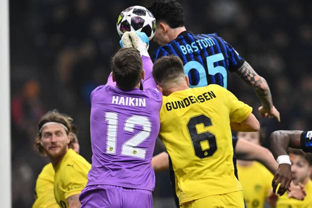 Nikita Haikin of FK Bodo Glimt and Alessandro Bastoni of F.C. Inter are in action during the UEFA Champions League 2025 26 League Knockout Play-off Second Leg match between F.C. Inter and FK Bodo Glimt at the San Siro Stadium on February 24, 2026 in Milan, Italy.  Copyright: xDomenicoxCippitelli IPAxSportx xipa-agency.netx xx IPA_71988876 IPA_Agency_IPA71988876