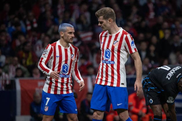 Atlético de Madrid Vs Club Brugge in Madrid - 24 Feb 2026 Antoine Griezmann (L) and Alexander Sørloth (R) of Atlético de Madrid seen during the UEFA Champions League match between Atlético de Madrid and Club Brugge at the Metropolitano Stadium. Final score: Atlético de Madrid 4 - 1 Club Brugge Madrid Spain Copyright: xDavidxCanalesx xSOPAxImagesx DCUCLATMBrujas260224-198