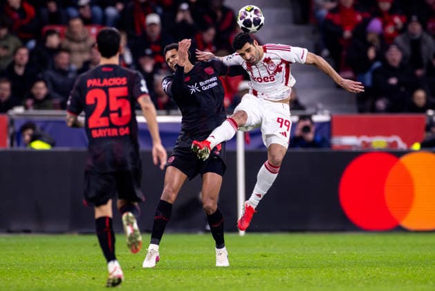 LEVERKUSEN, GERMANY - FEBRUARY 24: Jarell Quansah of Bayer 04 Leverkusen and Mehdi Taremi of Olympiacos FC compete for the headed ball during the UEFA Champions League 2025 26 League Knockout Play-off Second Leg match between Bayer 04 Leverkusen and Olympiacos FC at BayArena on February 24, 2026 in Leverkusen, Germany. (Photo by Rene Nijhuis) SPO  Copyright: xRenexNijhuis