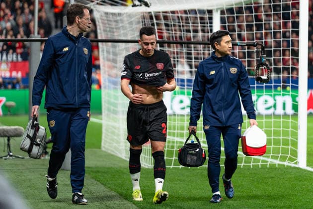 UEFA Champions League 2025 2026 Bayer 04 Leverkusen vs. Olympiakos Piräus, Play-Offs Rückrunde, Dienstag, 23.02.2026 BayArena (Nordrhein-Westfalen, Deutschland) Lucas Vazquez ( 21) Verletzung verletzt raus Copyright: xCelinaxLeiersx