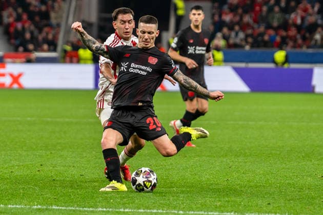 UEFA Champions League 2025 2026 Bayer 04 Leverkusen vs. Olympiakos Piräus, Play-Offs Rückrunde, Dienstag, 23.02.2026 BayArena (Nordrhein-Westfalen, Deutschland) Alejandro Grimaldo ( 20) Copyright: xCelinaxLeiersx