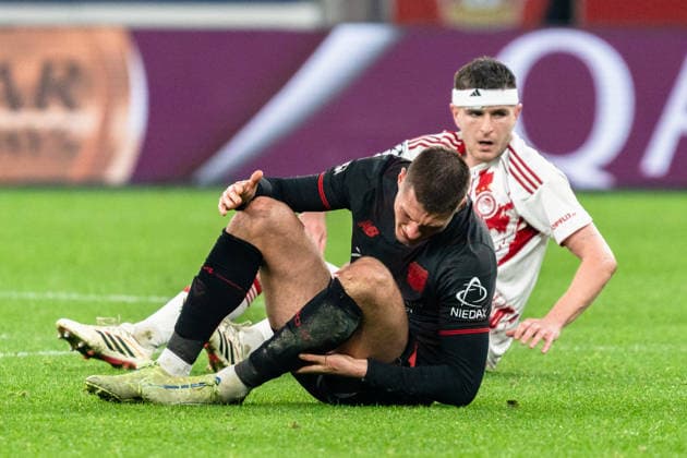 UEFA Champions League 2025 2026 Bayer 04 Leverkusen vs. Olympiakos Piräus, Play-Offs Rückrunde, Dienstag, 23.02.2026 BayArena (Nordrhein-Westfalen, Deutschland) Patrik Schick ( 14) Verletzung am Boden Copyright: xCelinaxLeiersx