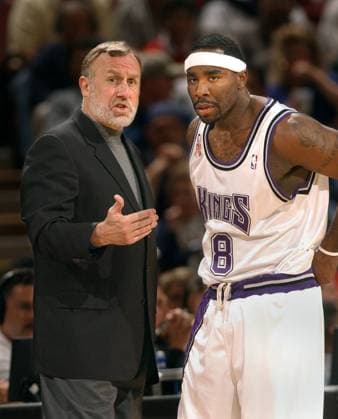 Kings coach Rick Adelman gives advice to backup guard Mateen Cleaves during the final minutes of a blowout win over the Knicks April 7, 2002 at Arco.(Sacramento Bee Chris Crewell) ZUMA Press Sacramento CA USA Copyright: xCHRISxCREWELLx