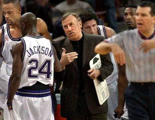 Kings coach Rick Adelman gives last second advice to his players at the end of a time out during a win over Memphis January 21, 2002 at Arco.(Sacramento Bee Chris Crewell) ZUMA Press Sacramento CA USA Copyright: xCHRISxCREWELLx
