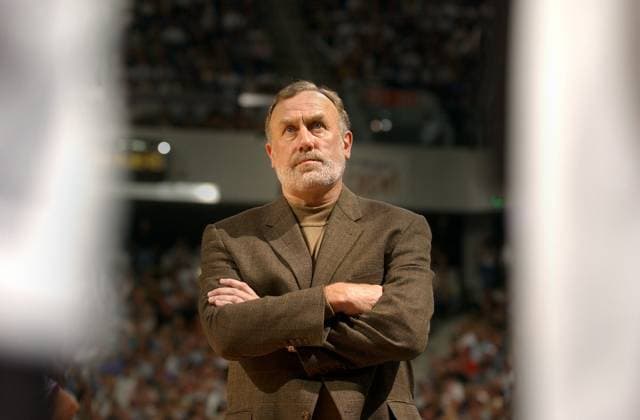 Kings head coach Rick Adelman looks disappointe during Kings home loss to Utah Jazz during game 2 of round 1 playoffs at Arco April 23, 2002.(sacramento Bee Chris Crewell ZUMA Press Sacramento CA USA Copyright: xCHRISxCREWELLx