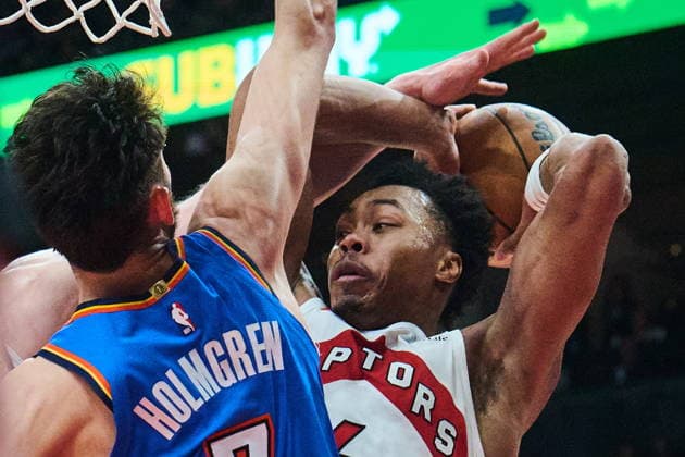 February 24, 2026, Toronto, On, Canada: Toronto Raptors Scottie Barnes (right) is stopped at the net by Oklahoma City Thunder s Chet Holmgren (7) during second half NBA, Basketball Herren, USA basketball action in Toronto, on Tuesday, Feb. 24, 2026. Canada News - February 24, 2026 - ZUMAc35_ 20260224_zaf_c35_112 Copyright: xSammyxKoganx