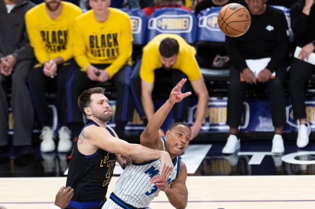 February 24, 2026, Los Angeles, California, USA: Los Angeles LakersÃ¢â‚¬â ¢ Luka DonÄÂiÄ¡ (77) and Orlando MagicÃ¢â‚¬â ¢s Desmond Bane (3) vie for the ball during an NBA, Basketball Herren, USA basketball game at Crypto.com Arena on Tuesday, Feb. 24, 2026 in Los Angeles. NBA 2026: Magic Vs Lakers  - ZUMAc68_ 20260224_zaf_c68_002 Copyright: xRingoxChiux