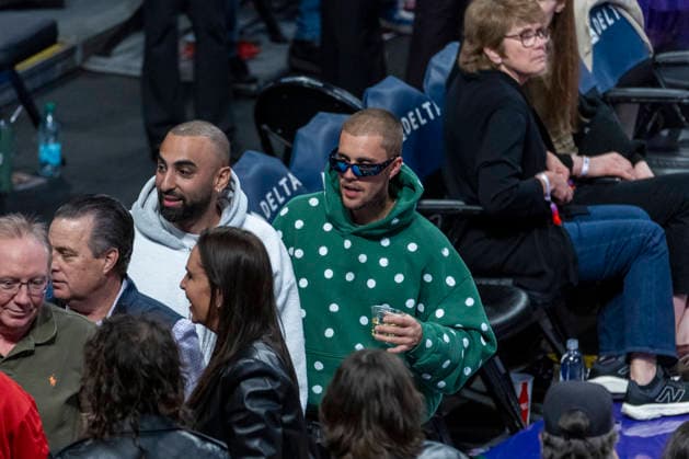 February 24, 2026, Los Angeles, California, USA: Justin Bieber attends an NBA, Basketball Herren, USA basketball game between the Los Angeles Lakers and the Orlando Magic at Crypto.com Arena on Tuesday, Feb. 24, 2026 in Los Angeles. Los Angeles USA - ZUMAc68_ 20260224_zaf_c68_024 Copyright: xRingoxChiux