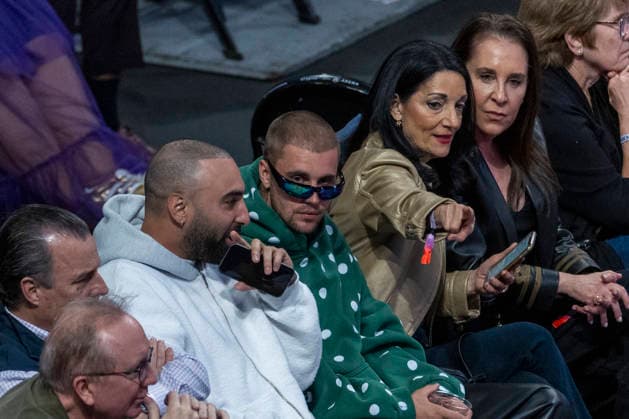 February 24, 2026, Los Angeles, California, USA: Justin Bieber attends an NBA, Basketball Herren, USA basketball game between the Los Angeles Lakers and the Orlando Magic at Crypto.com Arena on Tuesday, Feb. 24, 2026 in Los Angeles. NBA 2026: Magic Vs Lakers  - ZUMAc68_ 20260224_zaf_c68_029 Copyright: xRingoxChiux