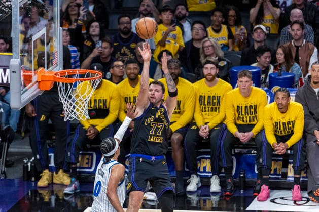 February 24, 2026, Los Angeles, California, USA: Los Angeles LakersÃ¢â‚¬â ¢ Luka DonÄÂiÄ¡ (77) shoots against Orlando MagicÃ¢â‚¬â ¢s Anthony Black (0) during an NBA, Basketball Herren, USA basketball game at Crypto.com Arena on Tuesday, Feb. 24, 2026 in Los Angeles. Los Angeles USA - ZUMAc68_ 20260224_zaf_c68_037 Copyright: xRingoxChiux