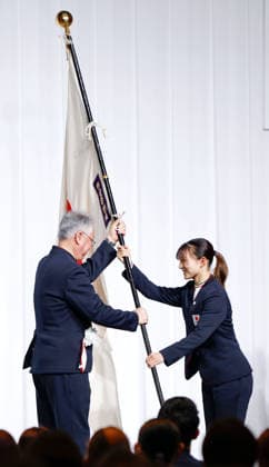 Japanese Olympic team disbandment ceremony Japanese figure skater Kaori Sakamoto (R) hands the flag of the Japanese delegation for the Milan Cortina Olympics to delegation head Hidehito Ito during its disbandment ceremony in Tokyo on Feb. 25, 2026.  A14AA0005323486P