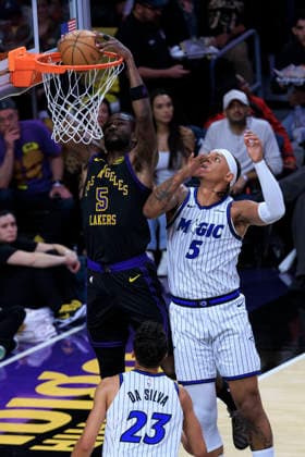 February 24, 2026, Los Angeles, California, USA: Deandre Ayton 5 of the Los Angeles Lakers dunks the ball as Paolo Banchero 5 and Tristan da Silva 23 of the Orlando Magic defend during their regular season NBA, Basketball Herren, USA game on Tuesday February 24, 2026 at Crypto.com Arena in Los Angeles, California. Lakers lose to Magic, 109-110. ARIANA RUIZ PI Lakers Vs. Magic  - ZUMAp124 20260224_zaa_p124_031 Copyright: xArianaxRuizx