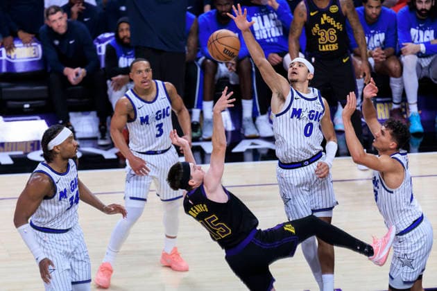 February 24, 2026, Los Angeles, California, USA: Austin Reaves 15 of the Los Angeles Lakers makes a fadeaway shot as Anthony Black 0 of the Orlando Magic defends the basket during their regular season NBA, Basketball Herren, USA game on Tuesday February 24, 2026 at Crypto.com Arena in Los Angeles, California. Lakers lose to Magic, 109-110. ARIANA RUIZ PI Lakers Vs. Magic  - ZUMAp124 20260224_zaa_p124_058 Copyright: xArianaxRuizx