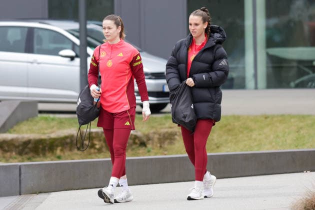 25.02.2026, xgrfx, Fussball DFB-Medientermine, Deutsche Frauennationalmannschaft - Training v.l. Stina Johannes, Ena Mahmutovic (Deutsche Frauennationalmannschaft) (DFL DFB REGULATIONS PROHIBIT ANY USE OF PHOTOGRAPHS as IMAGE SEQUENCES and or QUASI-VIDEO) Frankfurt am Main