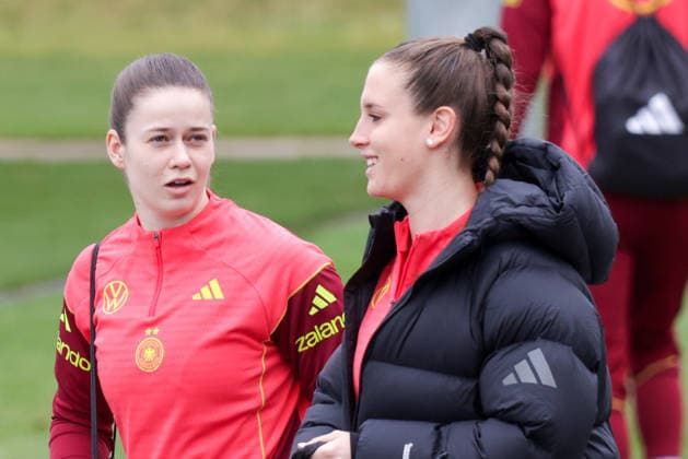 25.02.2026, xgrfx, Fussball DFB-Medientermine, Deutsche Frauennationalmannschaft - Training v.l. Stina Johannes, Ena Mahmutovic (Deutsche Frauennationalmannschaft) (DFL DFB REGULATIONS PROHIBIT ANY USE OF PHOTOGRAPHS as IMAGE SEQUENCES and or QUASI-VIDEO) Frankfurt am Main