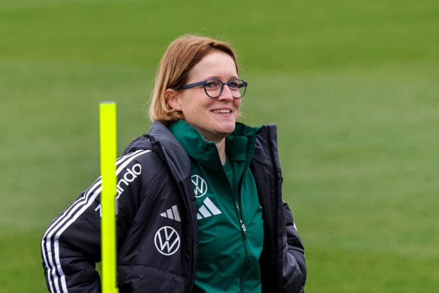 25.02.2026, xgrfx, Fussball DFB-Medientermine, Deutsche Frauennationalmannschaft - Training v.l. Saskia Bartusiak (Deutsche Frauennationalmannschaft) (DFL DFB REGULATIONS PROHIBIT ANY USE OF PHOTOGRAPHS as IMAGE SEQUENCES and or QUASI-VIDEO) Frankfurt am Main