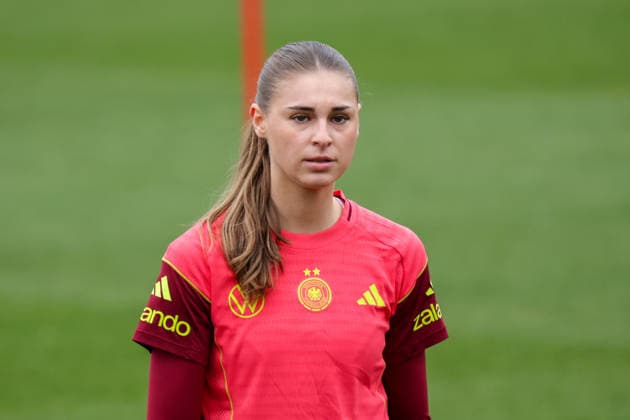 25.02.2026, xgrfx, Fussball DFB-Medientermine, Deutsche Frauennationalmannschaft - Training v.l. Jule Brand (Deutsche Frauennationalmannschaft) (DFL DFB REGULATIONS PROHIBIT ANY USE OF PHOTOGRAPHS as IMAGE SEQUENCES and or QUASI-VIDEO) Frankfurt am Main